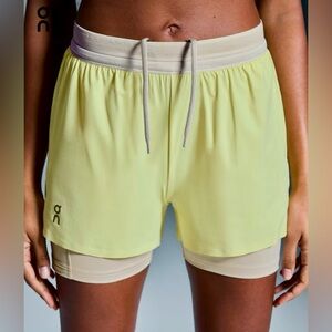 On Running Women’s 3" Performance 2 in 1 Shorts Limelight/Sand